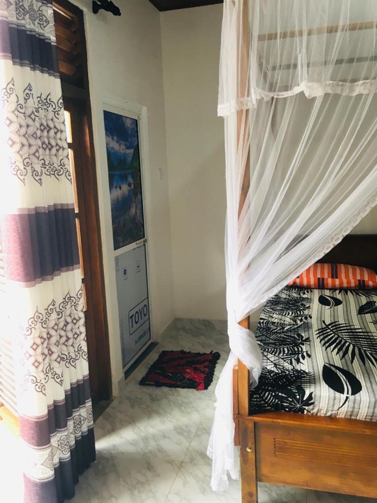 Mirewon Guest Hotel Weligama Bagian luar foto